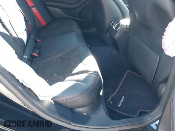 ✅ 2019 Mercedes-Benz C 43 AMG • VIN: 55SWF6EB1KU285333 • Lot: 41585655. Wystawiony na IAAI z przebiegiem 61 180 mil. Bezpłatny archiwum sprzedaży aukcyjnych z USA i szczegółowy raport historii pojazdu na DreamBid. Zdjęcie 8.