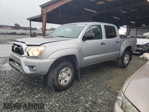 ✅ 2015 Toyota Tacoma PreRunner • VIN: 5TFJU4GN8FX071707 • Лот: 91524575. Опубликован ранее на Copart с пробегом 107 730 миль. Бесплатный доступ к архиву аукционных продаж из США и подробный отчёт об истории автомобиля на DreamBid. Изображение 1.