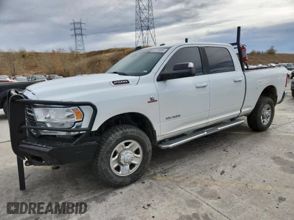 ✅ 2021 Ram 2500 Big Horn • VIN: 3C6UR5DL3MG555154 • Лот: 90715095. Опубликован ранее на Copart с пробегом 62 308 миль. Бесплатный доступ к архиву аукционных продаж из США и подробный отчёт об истории автомобиля на DreamBid. Изображение 1.