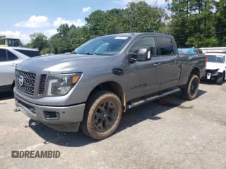 ✅ 2018 Nissan Titan Platinum Reserve • VIN: 1N6BA1F40JN516351 • Lot: 62639775. Wystawiony na Copart z przebiegiem 118 178 mil. Bezpłatny archiwum sprzedaży aukcyjnych z USA i szczegółowy raport historii pojazdu na DreamBid. Zdjęcie 1.