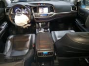 ✅ 2019 Toyota Highlander Limited • VIN: 5TDDZRFH7KS733574 • Lot: 92319255. Wystawiony na Copart z przebiegiem 53 880 mil. Bezpłatny archiwum sprzedaży aukcyjnych z USA i szczegółowy raport historii pojazdu na DreamBid. Zdjęcie 8.