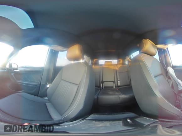 ✅ 2024 Volkswagen Tiguan SE R-Line Black • VIN: 3VV8B7AX7RM208079 • Лот: 92851255. Опубликован ранее на Copart с пробегом Не указан. Бесплатный доступ к архиву аукционных продаж из США и подробный отчёт об истории автомобиля на DreamBid. Изображение 15.