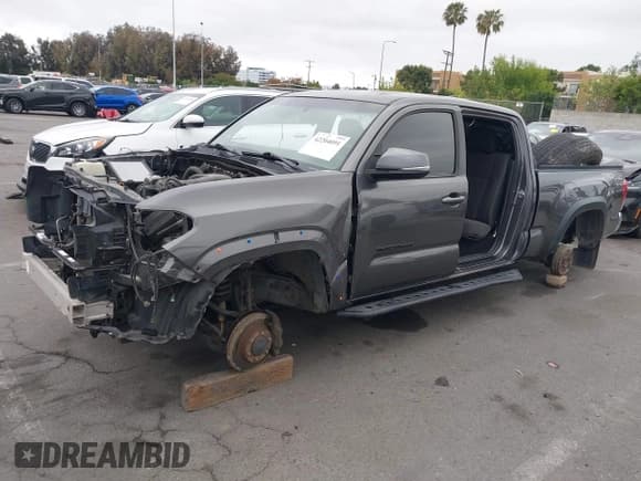 ✅ 2017 Toyota Tacoma SR5 • VIN: 3TMDZ5BN1HM021526 • Lot: 42204091. Wystawiony na IAAI z przebiegiem 82 802 mil. Bezpłatny archiwum sprzedaży aukcyjnych z USA i szczegółowy raport historii pojazdu na DreamBid. Zdjęcie 6.