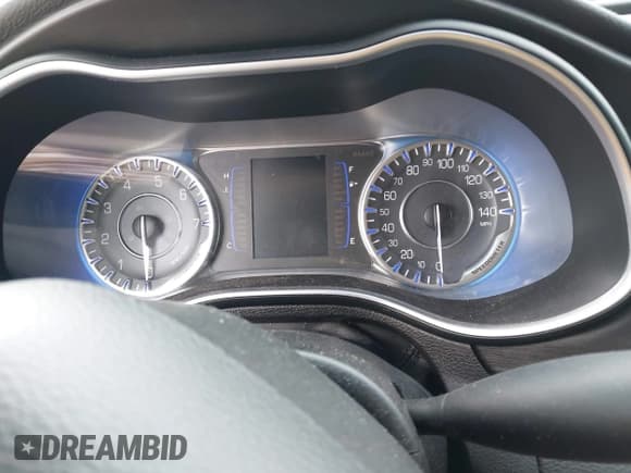 ✅ 2015 Chrysler 200 Limited • VIN: 1C3CCCABXFN539005 • Lot: 43174397. Wystawiony na IAAI z przebiegiem 123 310 mil. Bezpłatny archiwum sprzedaży aukcyjnych z USA i szczegółowy raport historii pojazdu na DreamBid. Zdjęcie 7.