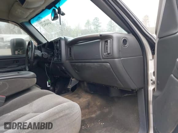 ✅ 2006 Chevrolet Silverado 2500HD LT2 • VIN: 1GCHK29U56E120712 • Lot: 41945423. Wystawiony na IAAI z przebiegiem 277 045 mil. Bezpłatny archiwum sprzedaży aukcyjnych z USA i szczegółowy raport historii pojazdu na DreamBid. Zdjęcie 5.