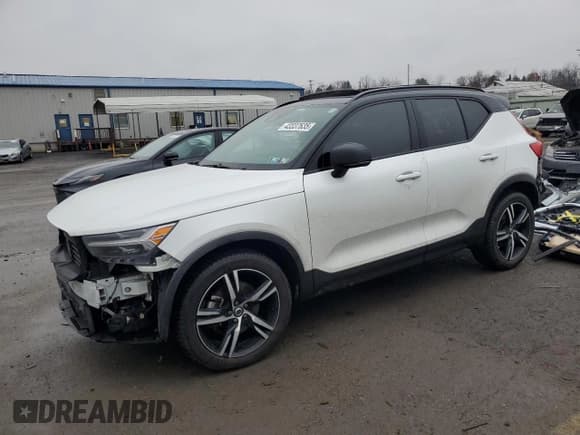 ✅ 2019 Volvo XC40 R-Design • VIN: YV4AC2HMXK2068129 • Lot: 43337635. Listed on Copart with 88,227 mi. Free auction sales archive from the USA and detailed vehicle history report at DreamBid. Image 1.