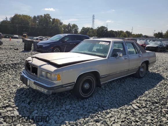 ✅ 1990 Mercury Grand Marquis • VIN: 2MECM75FXLX651812 • Lot: 81373235. Wystawiony na Copart z przebiegiem 9 676 mil. Bezpłatny archiwum sprzedaży aukcyjnych z USA i szczegółowy raport historii pojazdu na DreamBid. Zdjęcie 1.