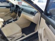 ✅ 2013 Volkswagen Passat SE • VIN: 1VWBH7A3XDC085319 • Lot: 43871671. Wystawiony na IAAI z przebiegiem 209 314 mil. Bezpłatny archiwum sprzedaży aukcyjnych z USA i szczegółowy raport historii pojazdu na DreamBid. Zdjęcie 5.