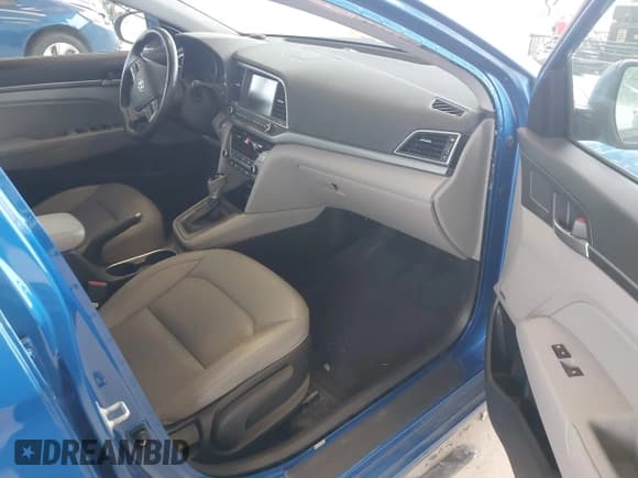 ✅ 2017 Hyundai Elantra SE • VIN: KMHD84LF3HU299288 • Lot: 42995021. Wystawiony na IAAI z przebiegiem 79 556 mil. Bezpłatny archiwum sprzedaży aukcyjnych z USA i szczegółowy raport historii pojazdu na DreamBid. Zdjęcie 5.