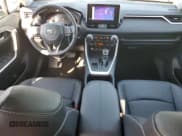 ✅ 2024 Toyota RAV4 XLE Premium • VIN: 2T3C1RFV2RC301221 • Лот: 80226205. Опубликован ранее на Copart с пробегом 10 188 миль. Бесплатный доступ к архиву аукционных продаж из США и подробный отчёт об истории автомобиля на DreamBid. Изображение 8.