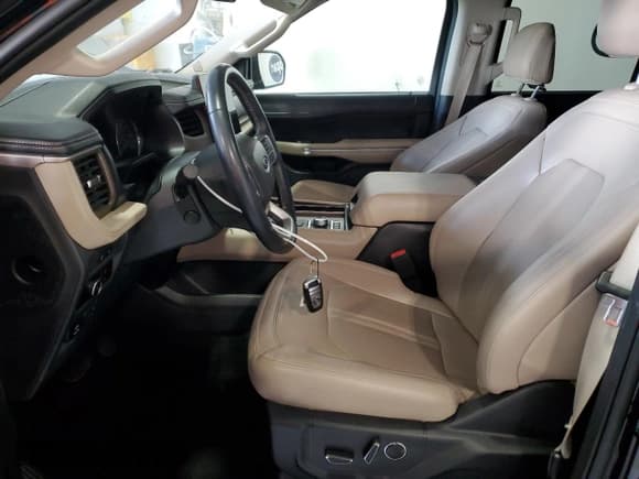 ✅ 2024 Ford Expedition Max Limited • VIN: 1FMJK2A83REA39952 • Lot: 86554705. Listed on Copart with 45,236 mi. Free auction sales archive from the USA and detailed vehicle history report at DreamBid. Image 7.