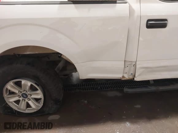 ✅ 2020 Ford F-150 XL • VIN: 1FTFW1E52LKD82706 • Lot: 40228482. Wystawiony na IAAI z przebiegiem 85 825 mil. Bezpłatny archiwum sprzedaży aukcyjnych z USA i szczegółowy raport historii pojazdu na DreamBid. Zdjęcie 6.