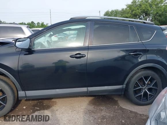 ✅ 2018 Toyota RAV4 SE • VIN: 2T3NFREV8JW437464 • Lot: 42385066. Listed on IAAI with 90,732 mi. Free auction sales archive from the USA and detailed vehicle history report at DreamBid. Image 15.