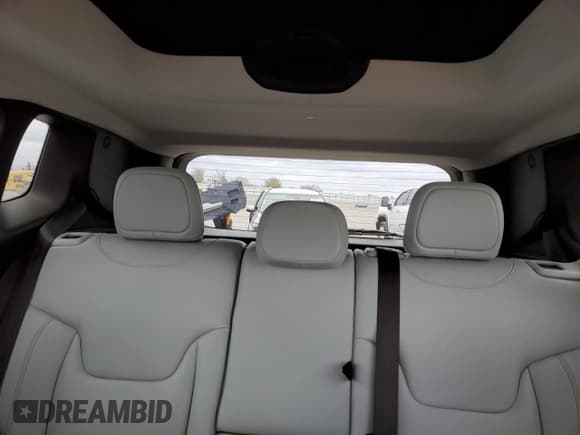 ✅ 2016 Jeep Renegade Limited • VIN: ZACCJBDT8GPD36199 • Lot: 92160035. Listed on Copart with 189,444 mi. Free auction sales archive from the USA and detailed vehicle history report at DreamBid. Image 10.