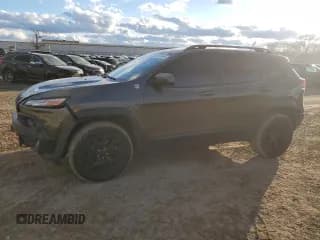 ✅ 2014 Jeep Cherokee Trailhawk • VIN: 1C4PJMBSXEW239772 • Lot: 92098885. Wystawiony na Copart z przebiegiem 150 224 mil. Bezpłatny archiwum sprzedaży aukcyjnych z USA i szczegółowy raport historii pojazdu na DreamBid. Zdjęcie 1.