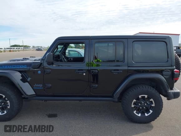 ✅ 2024 Jeep Wrangler Rubicon X • VIN: 1C4RJXR66RW249966 • Lot: 43380775. Listed on IAAI with 11,998 mi. Free auction sales archive from the USA and detailed vehicle history report at DreamBid. Image 14.