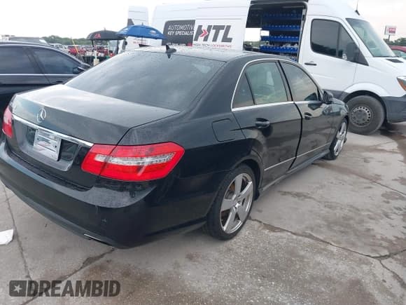 ✅ 2010 Mercedes-Benz E 350 Luxury • VIN: WDDHF5GB5AA080306 • Лот: 43053833. Опубликован ранее на IAAI с пробегом 93 279 миль. Бесплатный доступ к архиву аукционных продаж из США и подробный отчёт об истории автомобиля на DreamBid. Изображение 4.