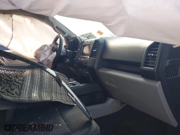 ✅ 2020 Ford F-150 XL • VIN: 1FTEW1E59LKF14176 • Lot: 43083258. Wystawiony na IAAI z przebiegiem Nie podano. Bezpłatny archiwum sprzedaży aukcyjnych z USA i szczegółowy raport historii pojazdu na DreamBid. Zdjęcie 5.