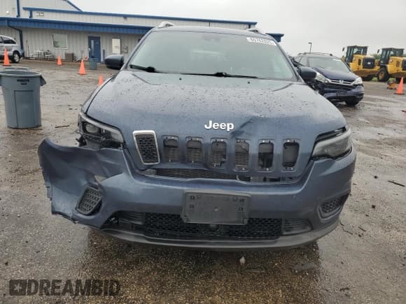 ✅ 2021 Jeep Cherokee Latitude • VIN: 1C4PJMCB1MD140590 • Lot: 65762025. Wystawiony na Copart z przebiegiem 106 758 mil. Bezpłatny archiwum sprzedaży aukcyjnych z USA i szczegółowy raport historii pojazdu na DreamBid. Zdjęcie 5.