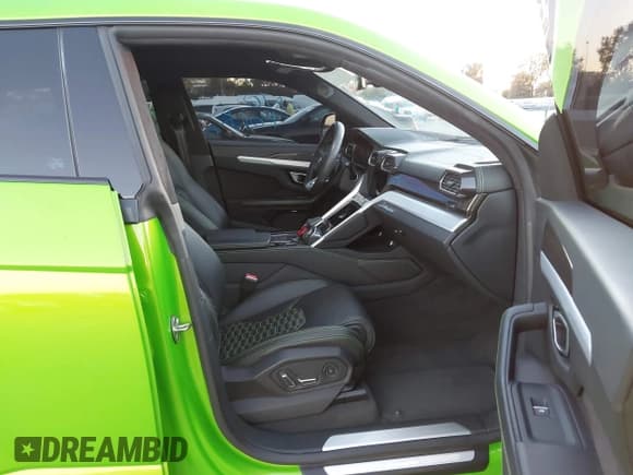 ✅ 2019 Lamborghini Urus • VIN: ZPBUA1ZL2KLA04966 • Lot: 43911141. Listed on IAAI with 26,775 mi. Free auction sales archive from the USA and detailed vehicle history report at DreamBid. Image 5.