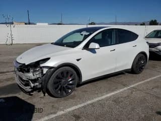 ✅ 2023 Tesla Model Y Performance • VIN: 7SAYGDEF0PF606013 • Lot: 90315335. Wystawiony na Copart z przebiegiem 33 530 mil. Bezpłatny archiwum sprzedaży aukcyjnych z USA i szczegółowy raport historii pojazdu na DreamBid. Zdjęcie 1.