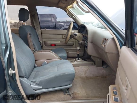 ✅ 1995 Toyota 4Runner • VIN: JT3VN29V7S0070071 • Lot: 42536157. Wystawiony na IAAI z przebiegiem 273 694 mil. Bezpłatny archiwum sprzedaży aukcyjnych z USA i szczegółowy raport historii pojazdu na DreamBid. Zdjęcie 5.