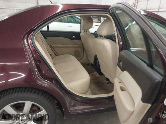 ✅ 2011 Mercury Milan • VIN: 3MEHM0HA3BR602364 • Lot: 42471282. Wystawiony na IAAI z przebiegiem 129 344 mil. Bezpłatny archiwum sprzedaży aukcyjnych z USA i szczegółowy raport historii pojazdu na DreamBid. Zdjęcie 8.