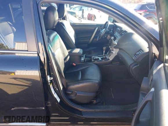 ✅ 2012 Toyota Highlander SE • VIN: 5TDBK3EH3CS099319 • Lot: 43490505. Listed on IAAI with 167,498 mi. Free auction sales archive from the USA and detailed vehicle history report at DreamBid. Image 5.