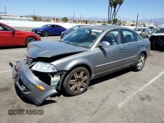 ✅ 2005 Volkswagen Passat GLX • VIN: WVWTU63B95E085836 • Lot: 67782394. Wystawiony na Copart z przebiegiem 125 315 mil. Bezpłatny archiwum sprzedaży aukcyjnych z USA i szczegółowy raport historii pojazdu na DreamBid. Zdjęcie 1.