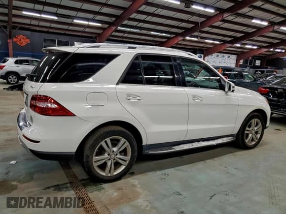 ✅ 2015 Mercedes-Benz M 350 • VIN: 4JGDA5HB1FA497947 • Lot: 95451885. Wystawiony na Copart z przebiegiem 88 731 mil. Bezpłatny archiwum sprzedaży aukcyjnych z USA i szczegółowy raport historii pojazdu na DreamBid. Zdjęcie 3.