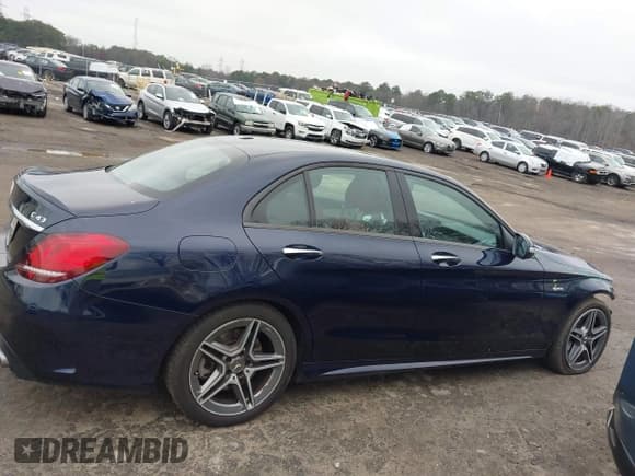 ✅ 2019 Mercedes-Benz C 43 AMG • VIN: 55SWF6EB6KU292794 • Lot: 41624745. Wystawiony na IAAI z przebiegiem 88 881 mil. Bezpłatny archiwum sprzedaży aukcyjnych z USA i szczegółowy raport historii pojazdu na DreamBid. Zdjęcie 13.