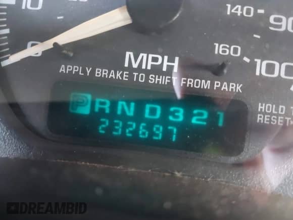 2002 Chevrolet Silverado 1500 LS z VIN 1GCEK14V02Z331249, wystawiony jako IAAI lot #42352384 z przebiegiem 232 697 mil mil oraz . Historia ofert i sprzedaży dostępna na DreamBid. Obrazek 15.