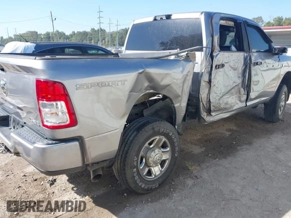 ✅ 2024 Ram 2500 Big Horn • VIN: 3C6UR5DL5RG406977 • Lot: 43422124. Listed on IAAI with 11,387 mi. Free auction sales archive from the USA and detailed vehicle history report at DreamBid. Image 6.