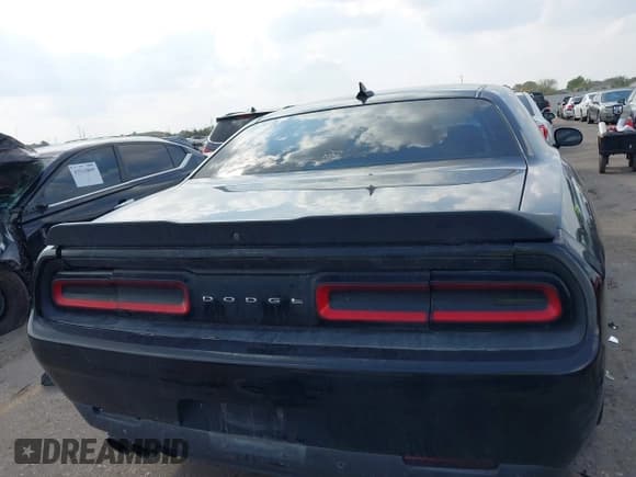 ✅ 2015 Dodge Challenger R/T • VIN: 2C3CDZAT5FH889014 • Lot: 43526682. Wystawiony na IAAI z przebiegiem 166 700 mil. Bezpłatny archiwum sprzedaży aukcyjnych z USA i szczegółowy raport historii pojazdu na DreamBid. Zdjęcie 16.