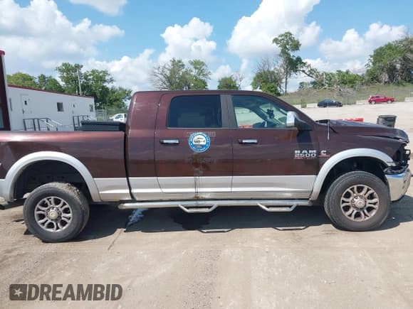 ✅ 2015 Ram 2500 Laramie • VIN: 3C6UR5NL0FG557882 • Лот: 42932287. Опубликован ранее на IAAI с пробегом 359 946 миль. Бесплатный доступ к архиву аукционных продаж из США и подробный отчёт об истории автомобиля на DreamBid. Изображение 13.