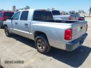 ✅ 2005 Dodge Dakota ST • VIN: 1D7HE28K15S288148 • Lot: 42883541. Wystawiony na IAAI z przebiegiem 259 379 mil. Bezpłatny archiwum sprzedaży aukcyjnych z USA i szczegółowy raport historii pojazdu na DreamBid. Zdjęcie 3.