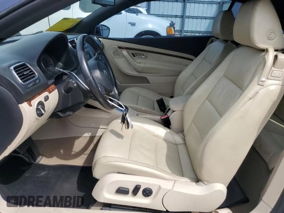 ✅ 2012 Volkswagen Eos Lux • VIN: WVWFW7AHXCV002173 • Lot: 71621744. Wystawiony na Copart z przebiegiem 85 092 mil. Bezpłatny archiwum sprzedaży aukcyjnych z USA i szczegółowy raport historii pojazdu na DreamBid. Zdjęcie 7.