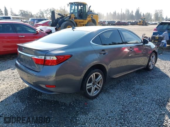✅ 2013 Lexus ES 300h • VIN: JTHBW1GGXD2035783 • Lot: 43359517. Listed on IAAI with 158,249 mi. Free auction sales archive from the USA and detailed vehicle history report at DreamBid. Image 4.