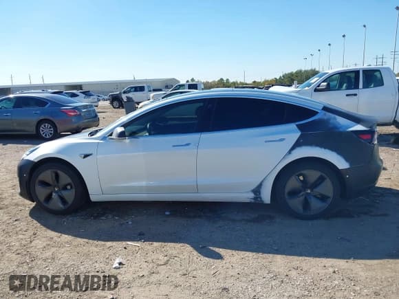 ✅ 2020 Tesla Model 3 Standard Range Plus • VIN: 5YJ3E1EA4LF613671 • Лот: 43577298. Опубликован ранее на IAAI с пробегом 83 874 миль. Бесплатный доступ к архиву аукционных продаж из США и подробный отчёт об истории автомобиля на DreamBid. Изображение 13.