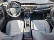 ✅ 2015 Toyota Corolla S Plus • VIN: 5YFBURHE6FP306510 • Lot: 70950265. Wystawiony na Copart z przebiegiem 156 039 mil. Bezpłatny archiwum sprzedaży aukcyjnych z USA i szczegółowy raport historii pojazdu na DreamBid. Zdjęcie 8.