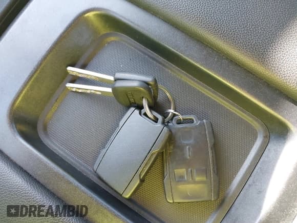 ✅ 2014 GMC Sierra 1500 SLE • VIN: 3GTU2UEC4EG264010 • Lot: 41809419. Listed on IAAI with 131,911 mi. Free auction sales archive from the USA and detailed vehicle history report at DreamBid. Image 11.