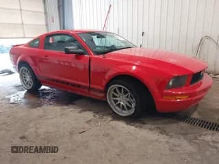 ✅ 2008 Ford Mustang Deluxe • VIN: 1ZVHT80N985147112 • Лот: 42970853. Опубликован ранее на IAAI с пробегом 108 790 миль. Бесплатный доступ к архиву аукционных продаж из США и подробный отчёт об истории автомобиля на DreamBid. Изображение 1.