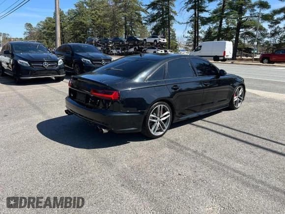 ✅ 2018 Audi S6 Premium Plus • VIN: WAUFFAFC6JN000859 • Лот: 61389465. Опубликован ранее на Copart с пробегом 120 327 миль. Бесплатный доступ к архиву аукционных продаж из США и подробный отчёт об истории автомобиля на DreamBid. Изображение 4.