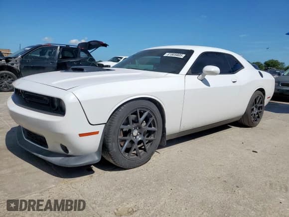 ✅ 2015 Dodge Challenger R/T Scat Pack Shaker • VIN: 2C3CDZFJ1FH868748 • Lot: 61805805. Wystawiony na Copart z przebiegiem 164 533 mil. Bezpłatny archiwum sprzedaży aukcyjnych z USA i szczegółowy raport historii pojazdu na DreamBid. Zdjęcie 1.