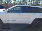 ✅ 2019 Jeep Grand Cherokee Altitude • VIN: 1C4RJFAG8KC620101 • Lot: 43449086. Wystawiony na IAAI z przebiegiem 95 764 mil. Bezpłatny archiwum sprzedaży aukcyjnych z USA i szczegółowy raport historii pojazdu na DreamBid. Zdjęcie 14.