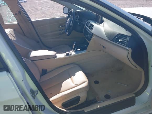 ✅ 2015 BMW 3 Series 320i xDrive • VIN: WBA3C3C58FK201605 • Lot: 43098809. Listed on IAAI with 145,647 mi. Free auction sales archive from the USA and detailed vehicle history report at DreamBid. Image 5.