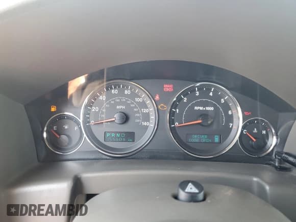 ✅ 2006 Jeep Commander Limited • VIN: 1J8HH58N96C144526 • Lot: 63663055. Listed on Copart with 156,603 mi. Free auction sales archive from the USA and detailed vehicle history report at DreamBid. Image 9.