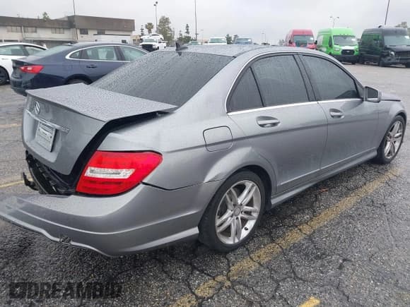 ✅ 2014 Mercedes-Benz C 250 Sport • VIN: WDDGF4HBXEG253583 • Lot: 42189407. Wystawiony na IAAI z przebiegiem 134 896 mil. Bezpłatny archiwum sprzedaży aukcyjnych z USA i szczegółowy raport historii pojazdu na DreamBid. Zdjęcie 4.