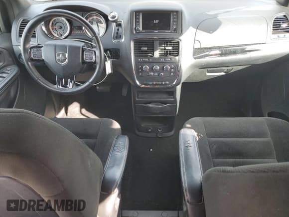 ✅ 2016 Dodge Grand Caravan SE • VIN: 2C4RDGBG4GR227402 • Lot: 82713295. Listed on Copart with 170,089 mi. Free auction sales archive from the USA and detailed vehicle history report at DreamBid. Image 8.
