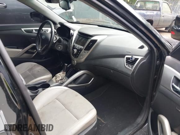 ✅ 2013 Hyundai Veloster w/Gray Int • VIN: KMHTC6AD6DU105953 • Lot: 42452440. Listed on IAAI with 141,710 mi. Free auction sales archive from the USA and detailed vehicle history report at DreamBid. Image 5.